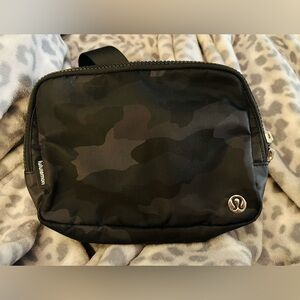 Lululemon everywhere belt bag 2L